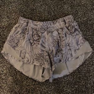 Pattern lulu lemon hotty hot 2.5 shorts